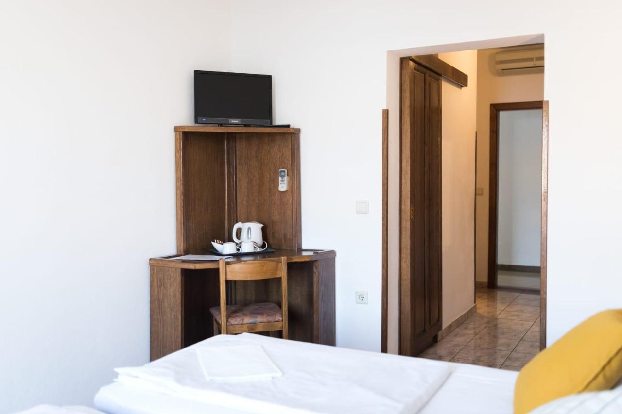 Mb Bed&Breakfast Pag Town Bagian luar foto
