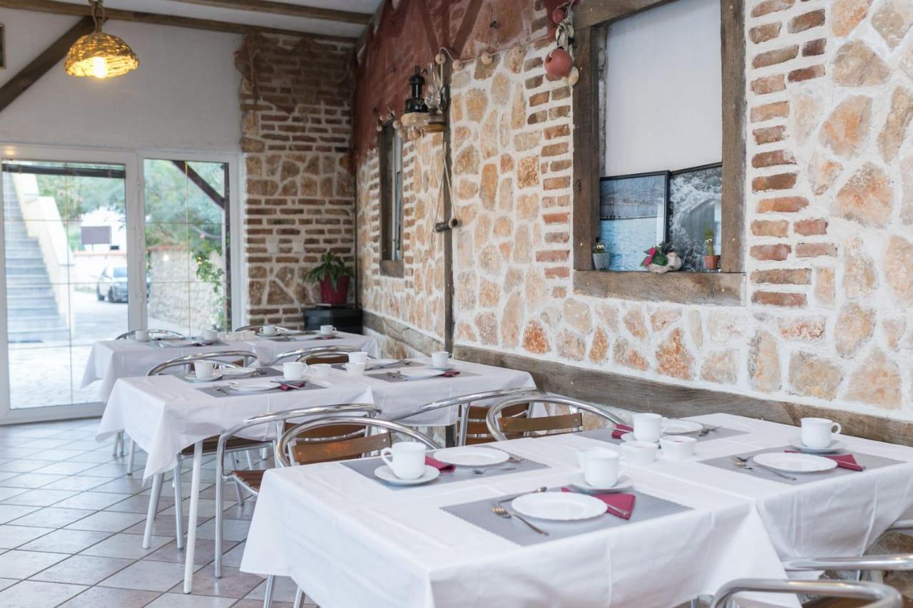 Mb Bed&Breakfast Pag Town Bagian luar foto