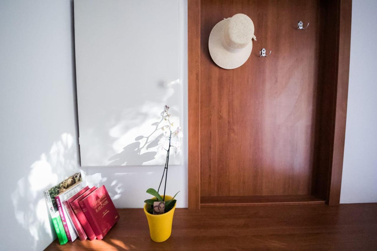 Mb Bed&Breakfast Pag Town Bagian luar foto