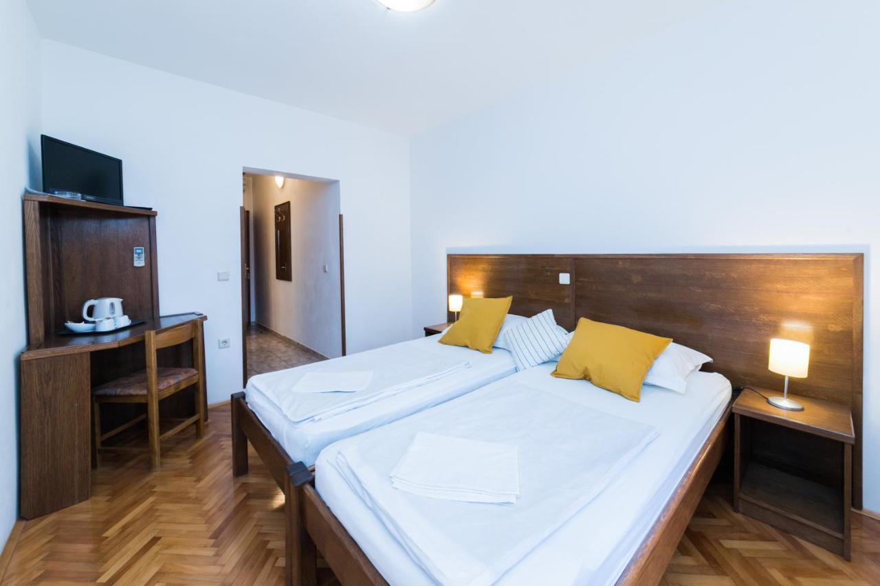 Mb Bed&Breakfast Pag Town Bagian luar foto