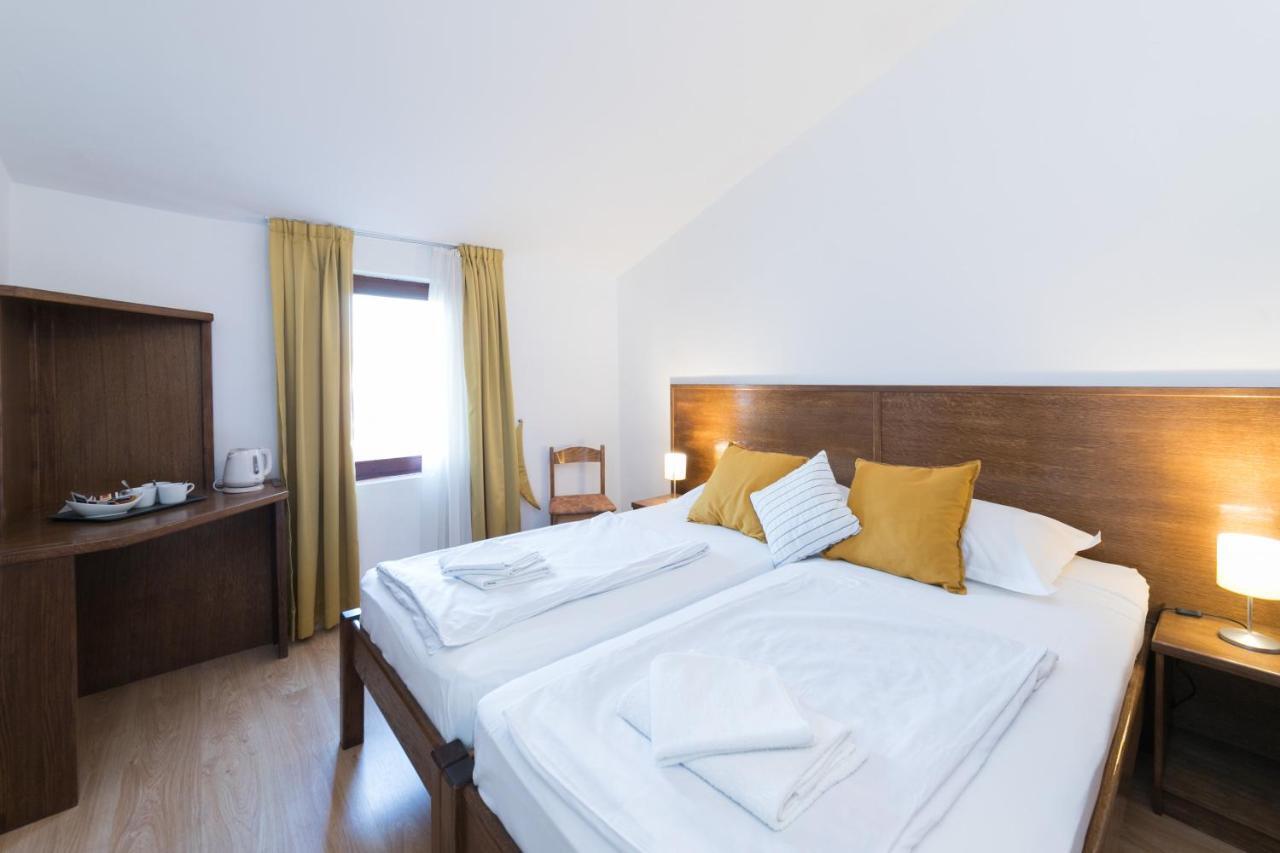 Mb Bed&Breakfast Pag Town Bagian luar foto